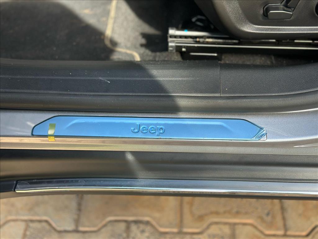 JEEP         COMMANDER